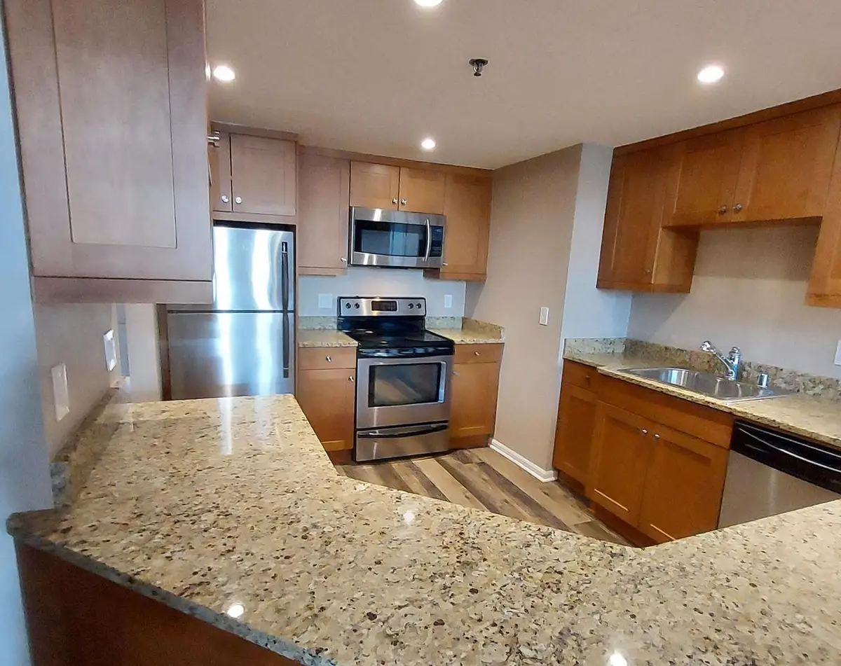 270 Highland AVENUE #812, Milwaukee, WI 53202 - #1