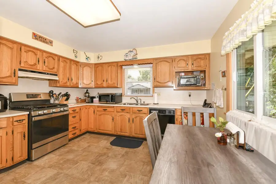 234 Millwood LANE, Waukesha, WI 53188 - #2