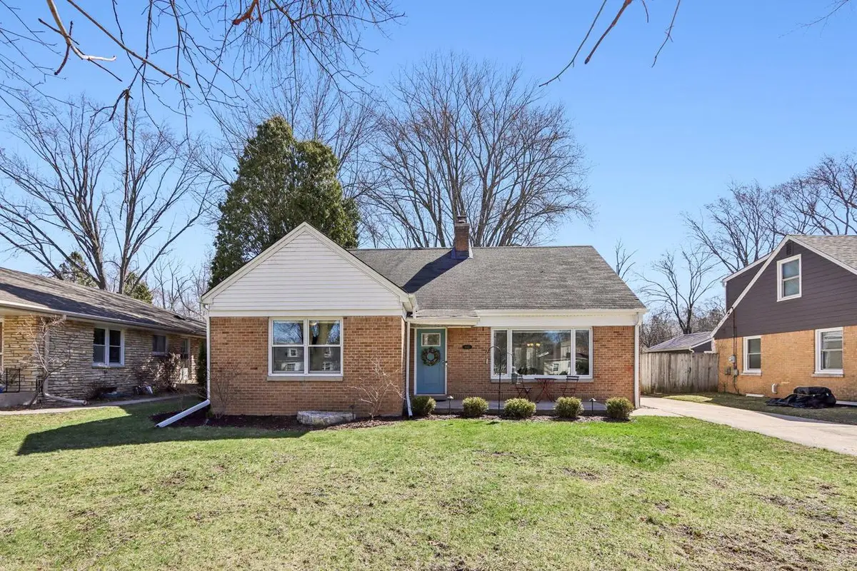 8112 N Santa Monica BOULEVARD, Fox Point, WI 53217 - #1