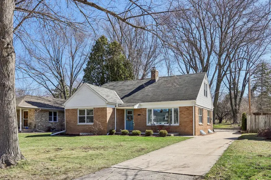 8112 N Santa Monica BOULEVARD, Fox Point, WI 53217 - #2