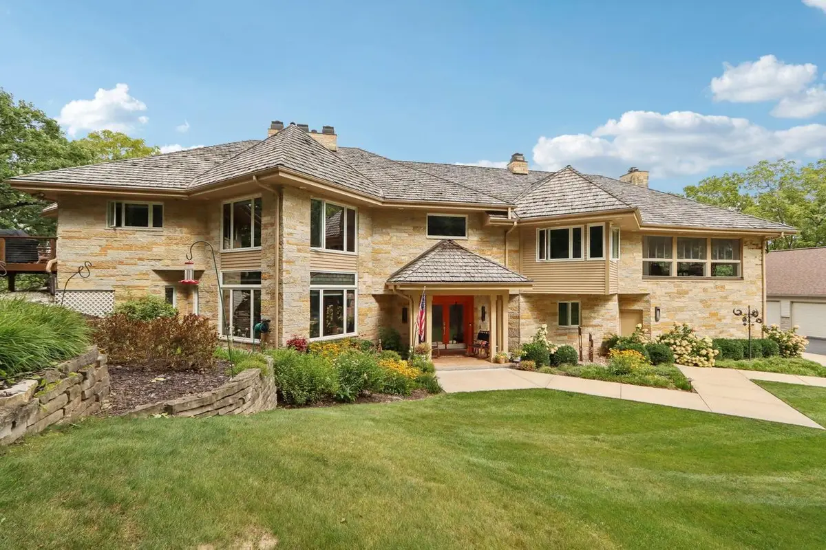 N1W31286 Hickory Hollow COURT, Delafield, WI 53018 - #1