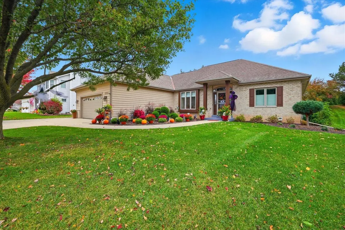 6748 S Yale DRIVE, Franklin, WI 53132 - #1