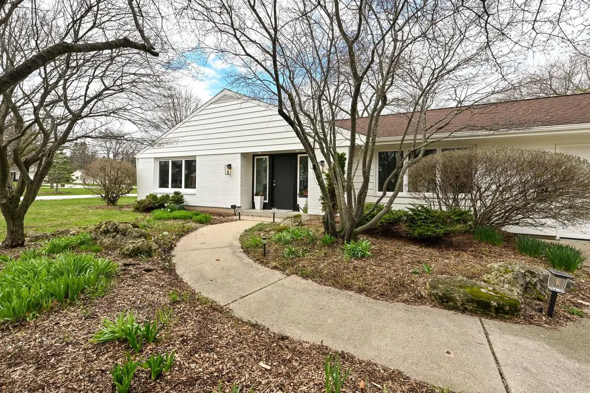 8207 N Regent ROAD, Milwaukee, WI 53217 - #1