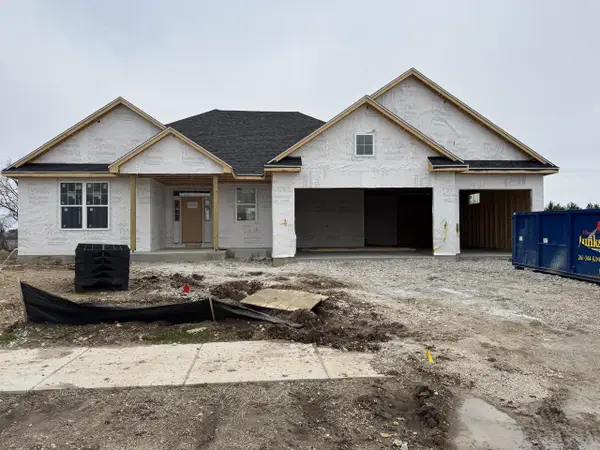 1302 Lynn CIRCLE, Oconomowoc, WI 53066