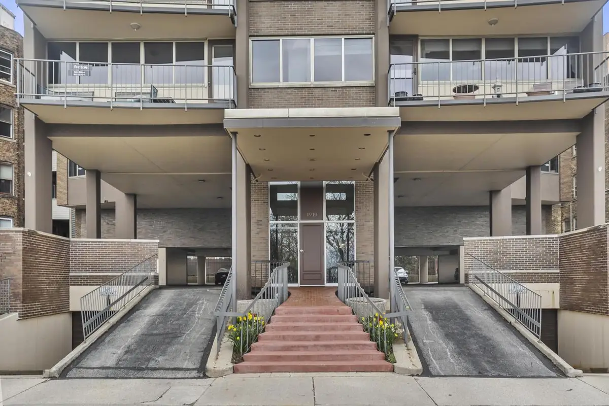 1919 Summit AVENUE #1A, Milwaukee, WI 53202 - #1