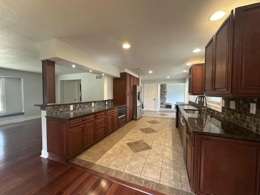 W309N174 Maple AVENUE, Waukesha, WI 53188 - #3