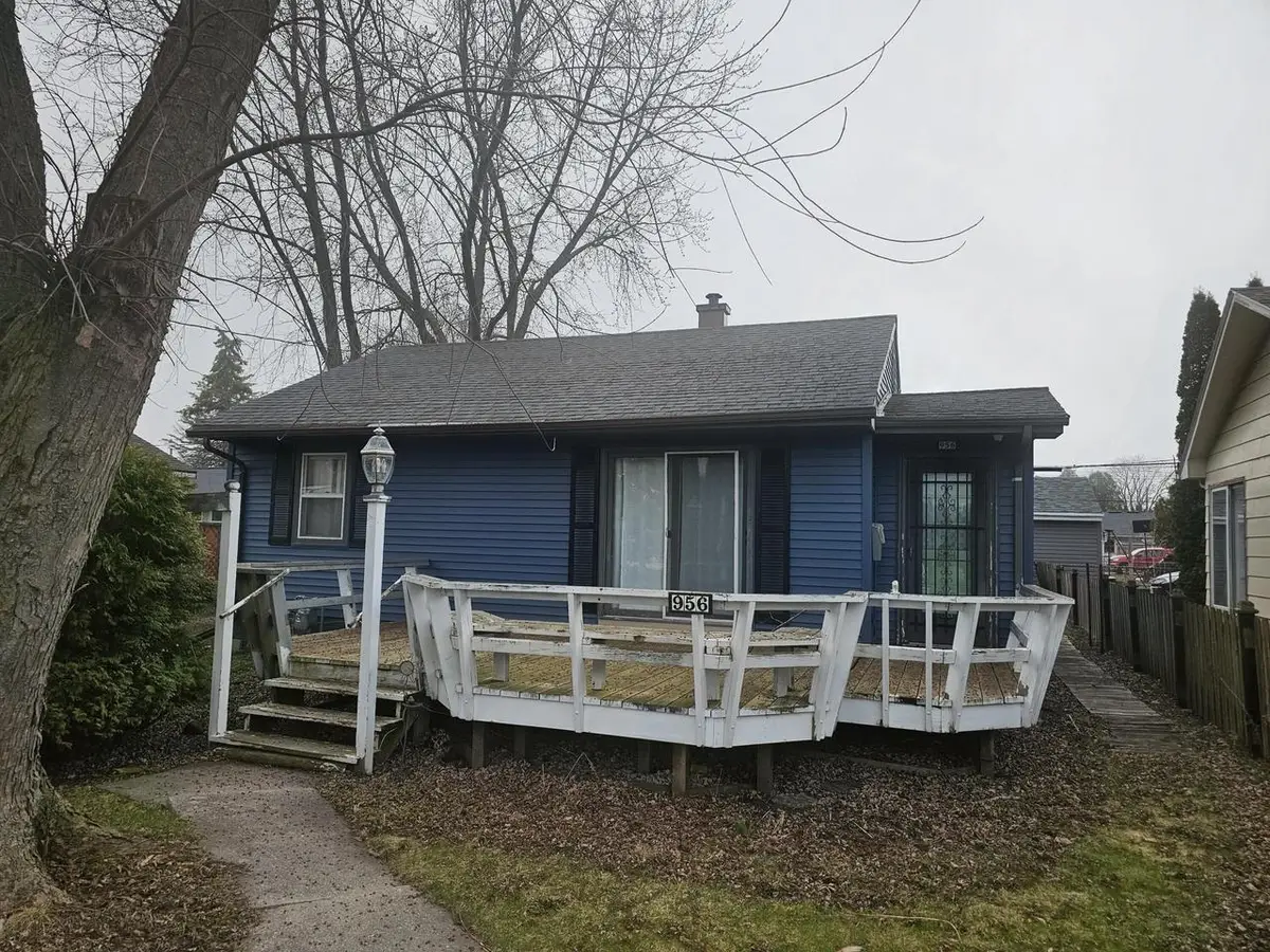 956 Circle DRIVE, Manitowoc, WI 54220 - #1
