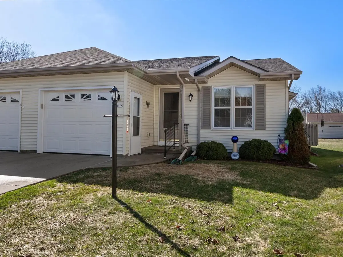 1737 Cedar COURT, Manitowoc, WI 54220 - #1
