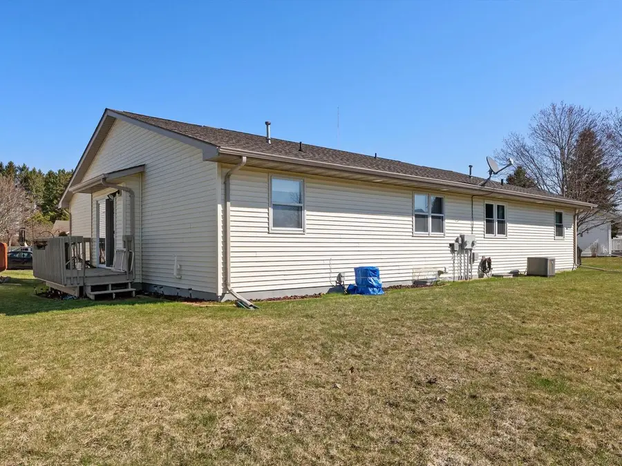 1737 Cedar COURT, Manitowoc, WI 54220 - #3
