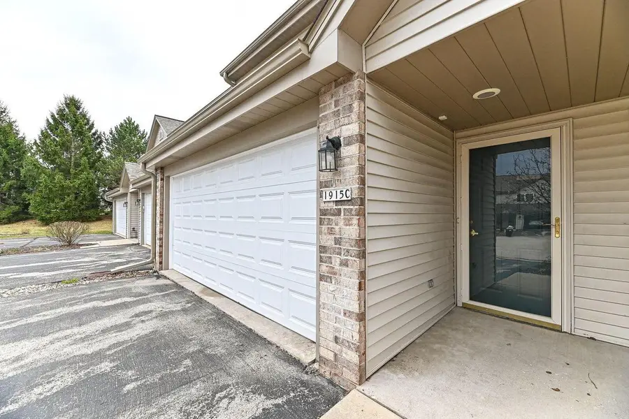 1915 Mallard Pointe CIRCLE #C, Waukesha, WI 53189 - #2
