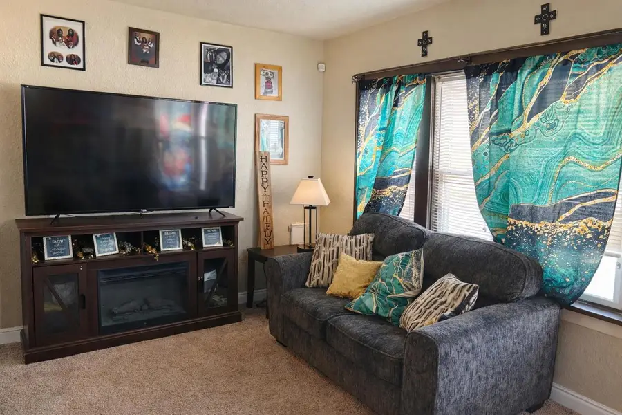 1425 N 24th PLACE, Milwaukee, WI 53205 - #2