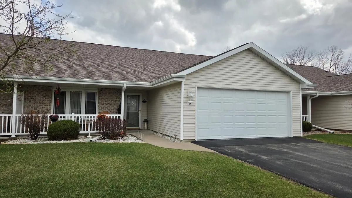 104 Queens WAY, Fond Du Lac, WI 54935 - #1
