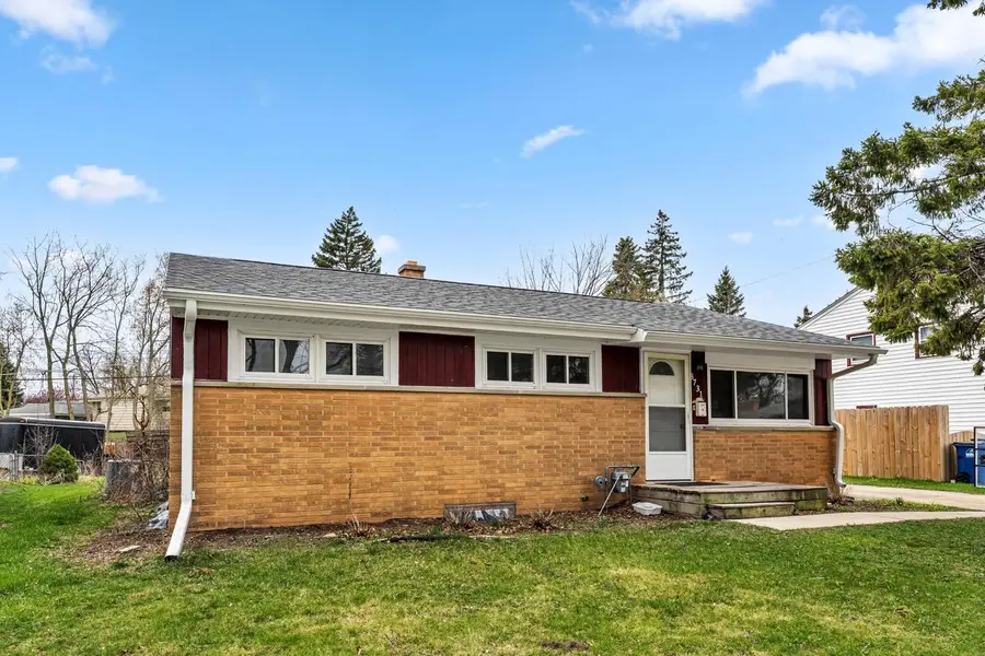 3731 St Andrews BOULEVARD, Racine, WI 53405 - #3