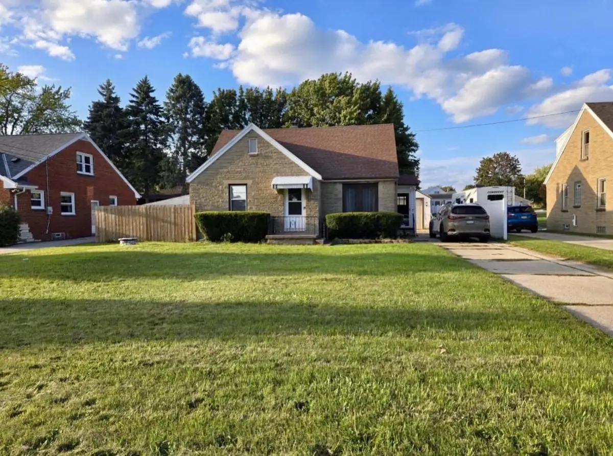3624 E College AVENUE, Cudahy, WI 53110 - #1