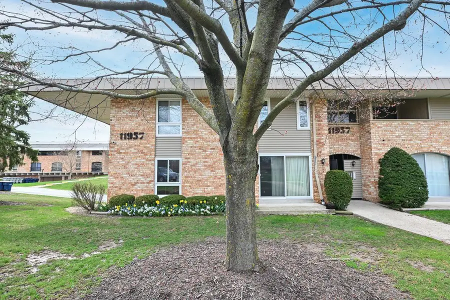 11957 Appleton AVENUE #8, Milwaukee, WI 53224 - #2
