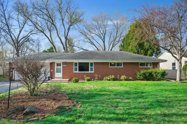 1025 W Riverview DRIVE, Glendale, WI 53209