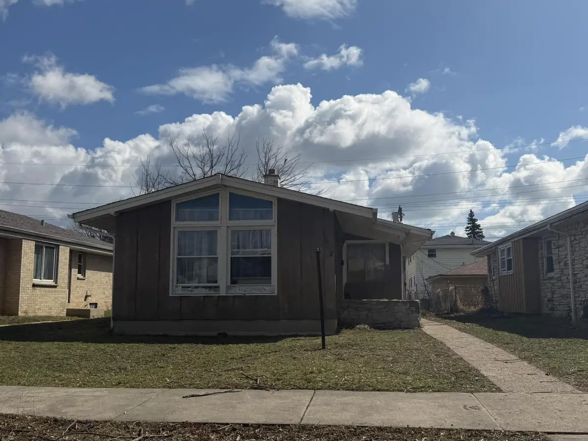 5812 N 77th STREET, Milwaukee, WI 53218 - #1