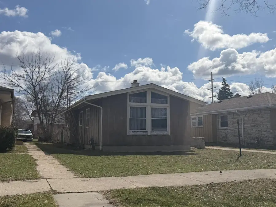 5812 N 77th STREET, Milwaukee, WI 53218 - #3