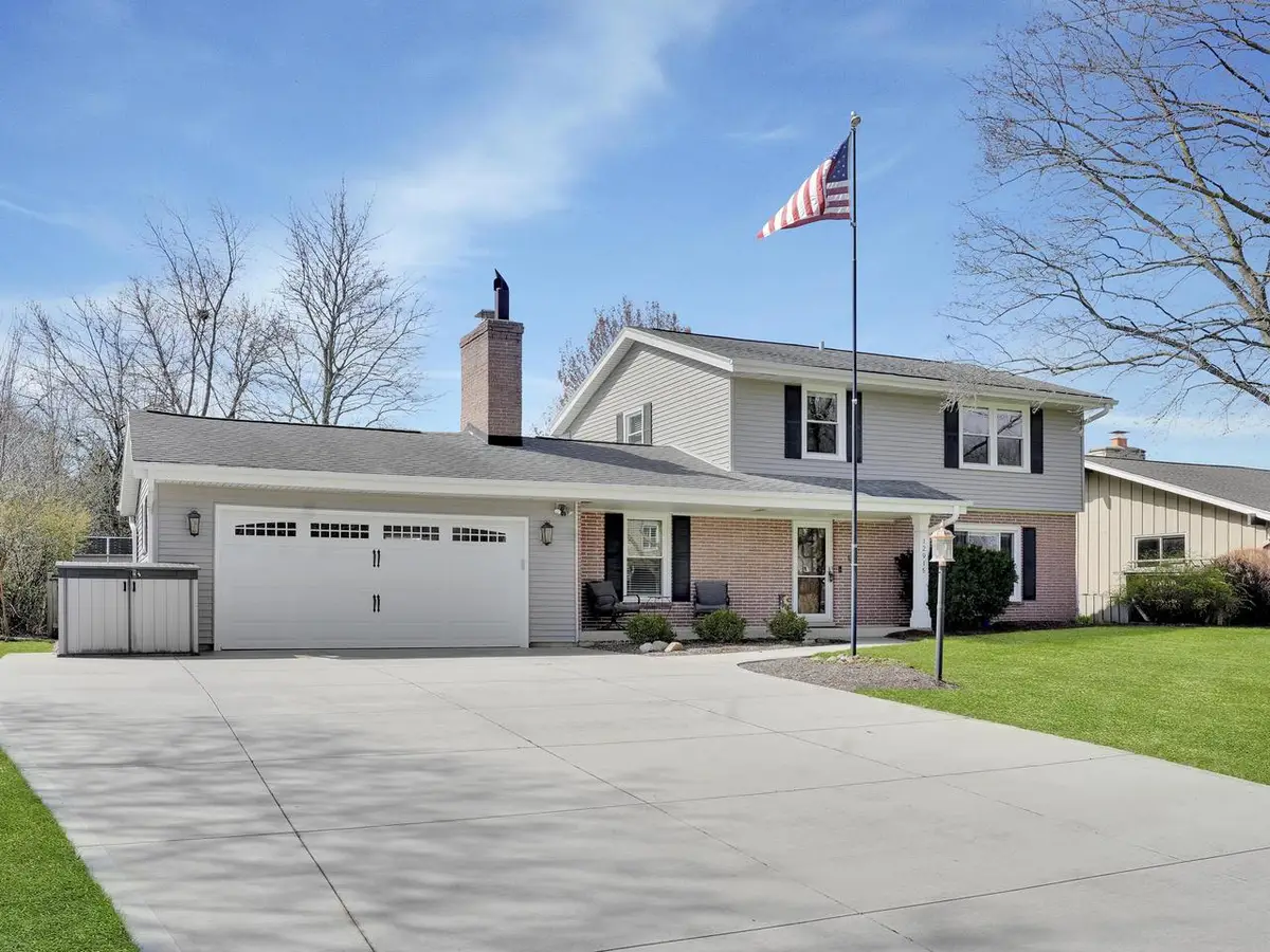 12915 W Wilbur DRIVE, New Berlin, WI 53151 - #1