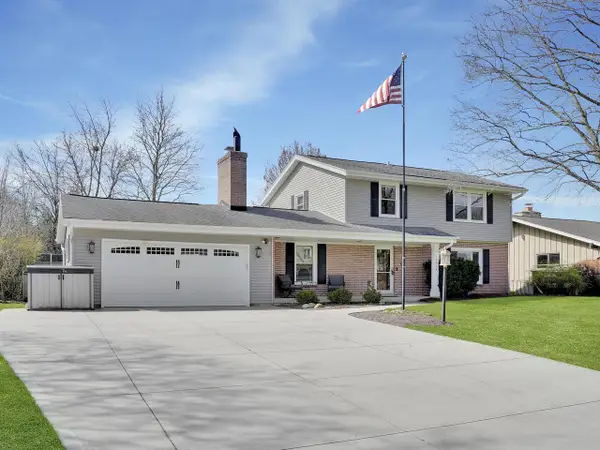 12915 W Wilbur DRIVE, New Berlin, WI 53151
