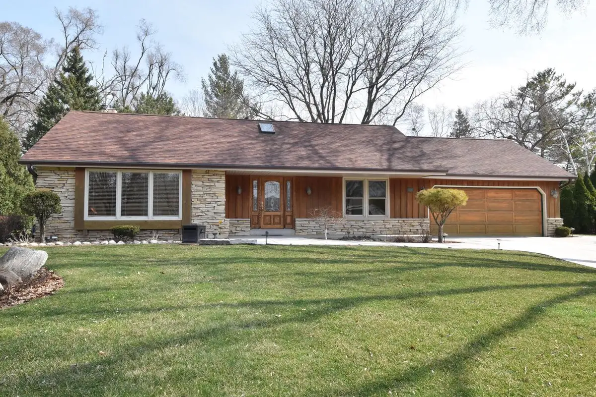 10570 W Pallottine DRIVE, Greenfield, WI 53228 - #1