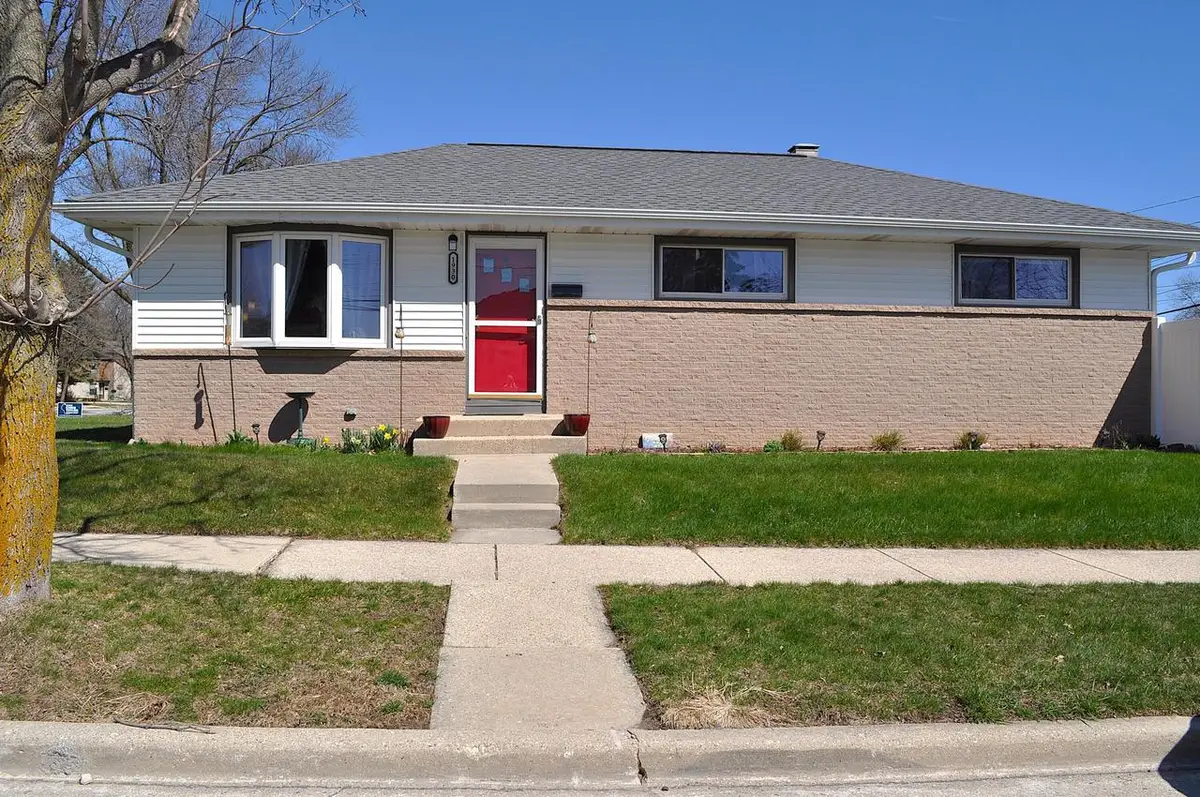 1930 W Carrington AVENUE, Milwaukee, WI 53221 - #1