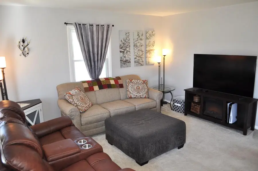 1930 W Carrington AVENUE, Milwaukee, WI 53221 - #3