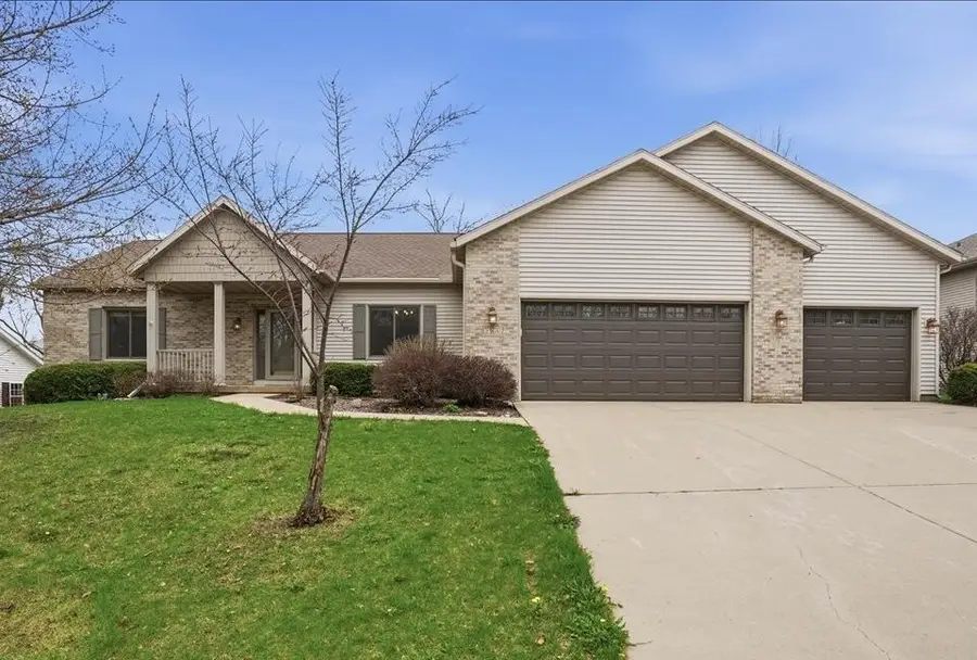 2368 Stonehaven DRIVE, Sun Prairie, WI 53590 - #2