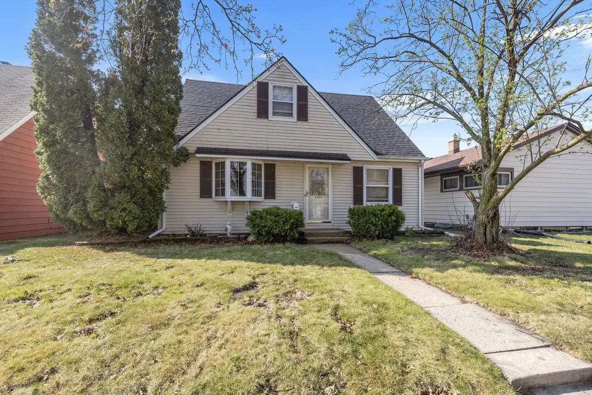 2809 E Armour AVENUE, Milwaukee, WI 53235 - #1