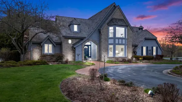 702 Haddonstone PLACE, Mequon, WI 53092