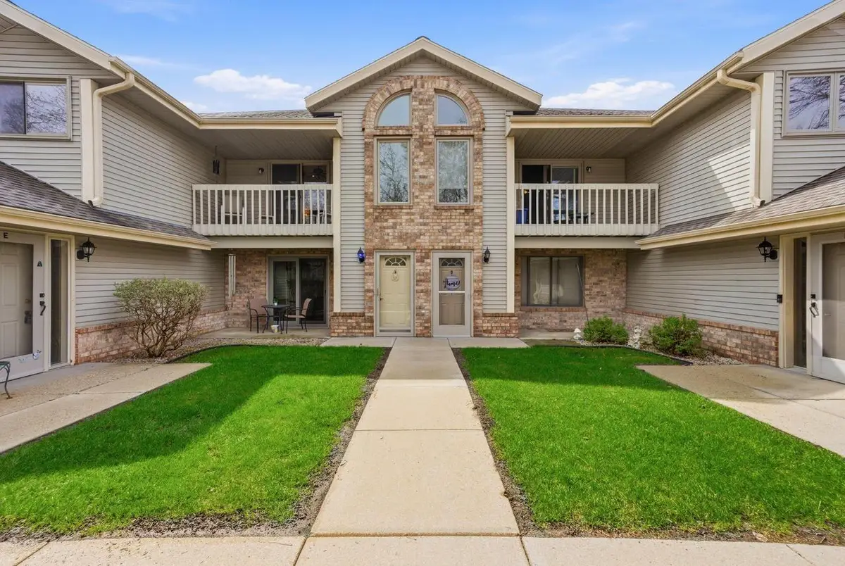 2112 Woodburn ROAD #E, Waukesha, WI 53188 - #1