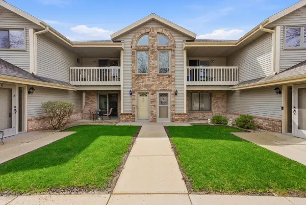 2112 Woodburn ROAD #E, Waukesha, WI 53188