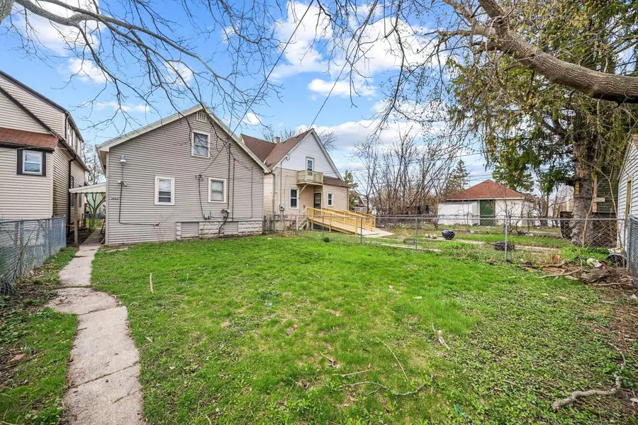 3562 N 12TH STREET, Milwaukee, WI 53206 - #3