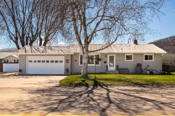 1367 County 25, La Crescent, MN 55947