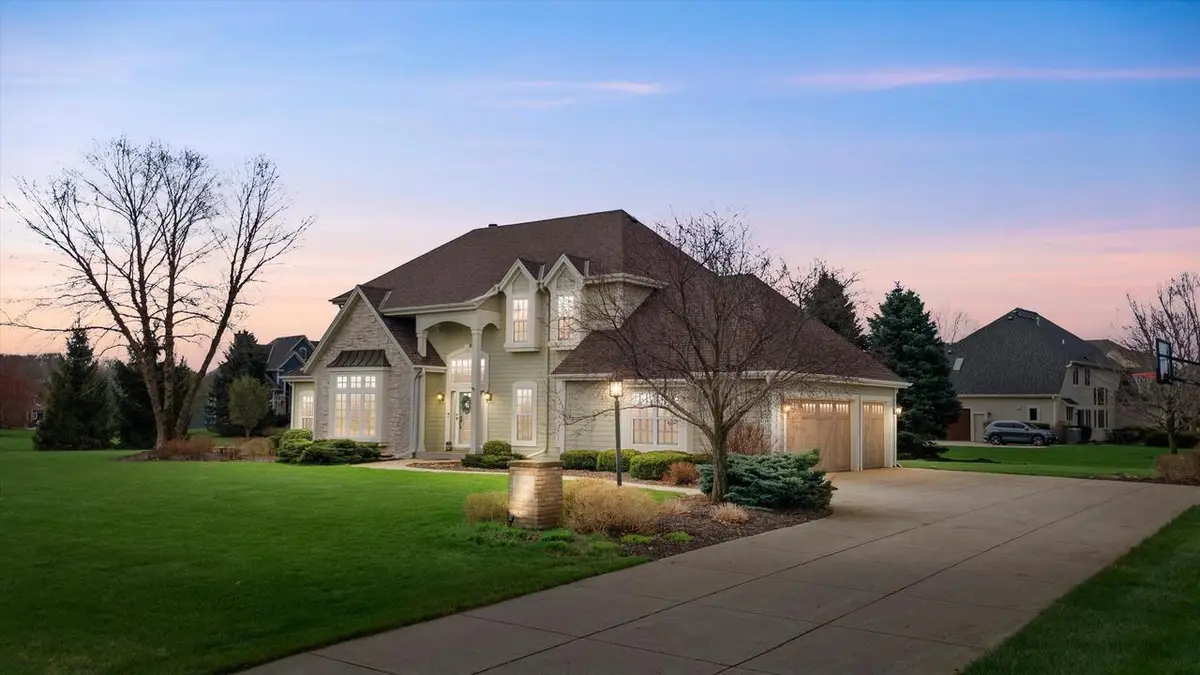 W289N6349 Blackhawk DRIVE, Hartland, WI 53029 - #1