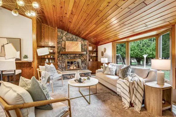 1858 Wayside DRIVE, Hartford, WI 53027