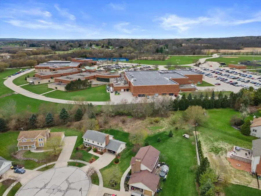 3304 River Valley ROAD, Waukesha, WI 53189 - #3