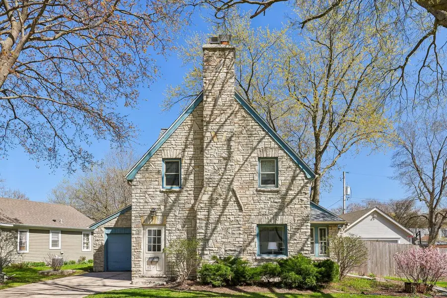 709 N Cumberland DRIVE, Waukesha, WI 53188 - #2