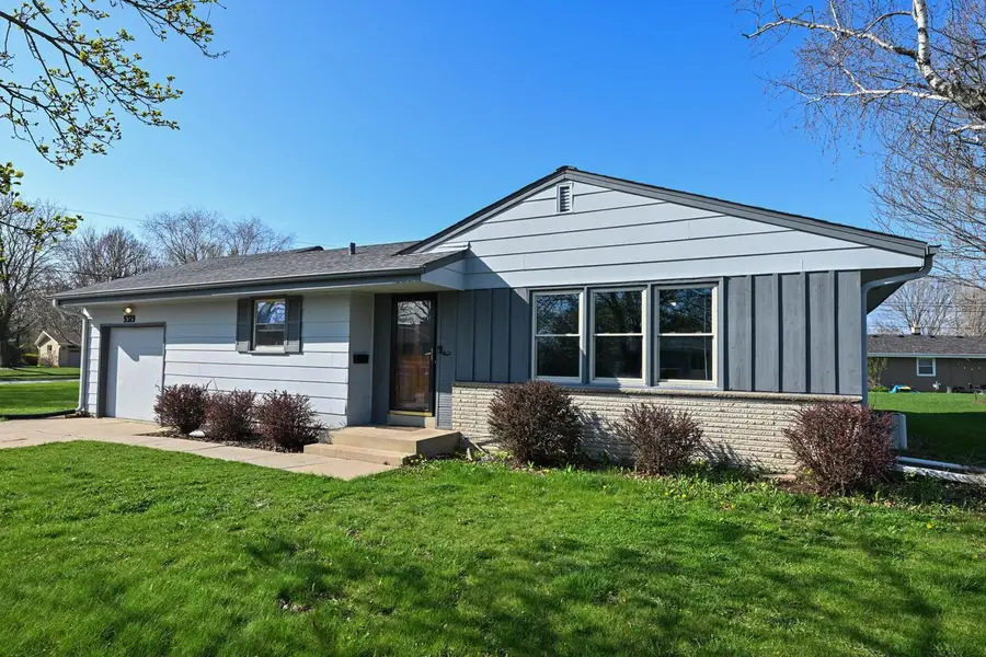 5319 Lakeside DRIVE, Greendale, WI 53129 - #2