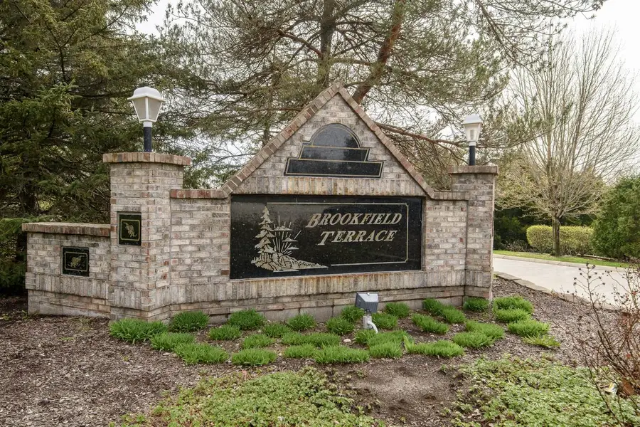 355 Jennifer LANE, Brookfield, WI 53045 - #3