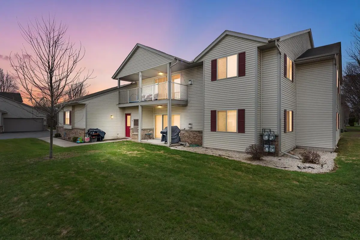 936 Roseland DRIVE #4, Kewaskum, WI 53040 - #1