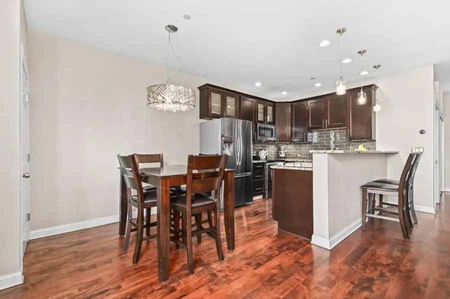 1920 Farwell AVENUE #204, Milwaukee, WI 53202 - #2