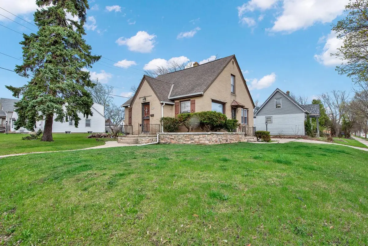 4235 W Fairmount AVENUE, Milwaukee, WI 53209 - #1