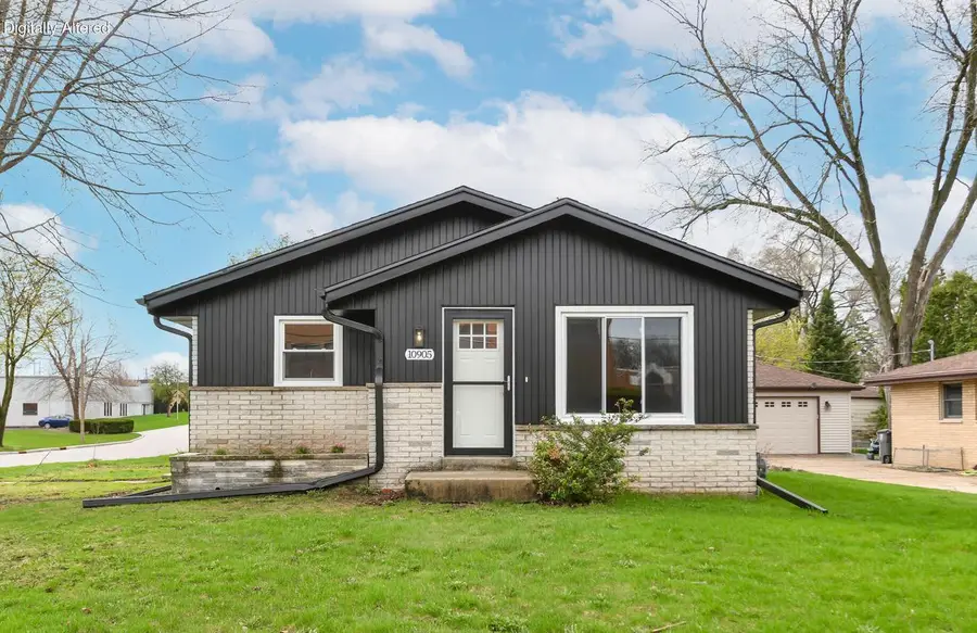10905 Potter ROAD, Wauwatosa, WI 53226 - #2