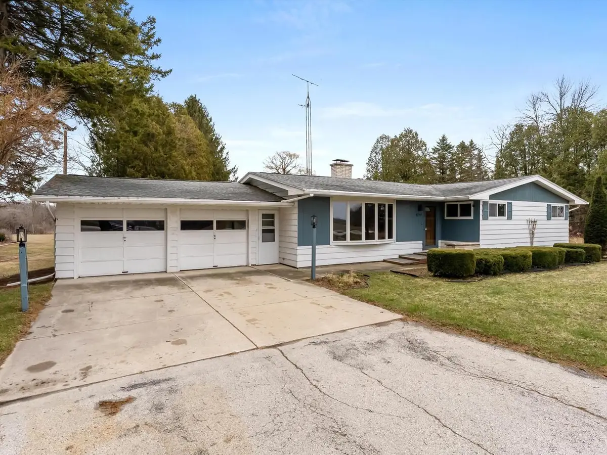 3917 County Highway Q, Manitowoc, WI 54220 - #1