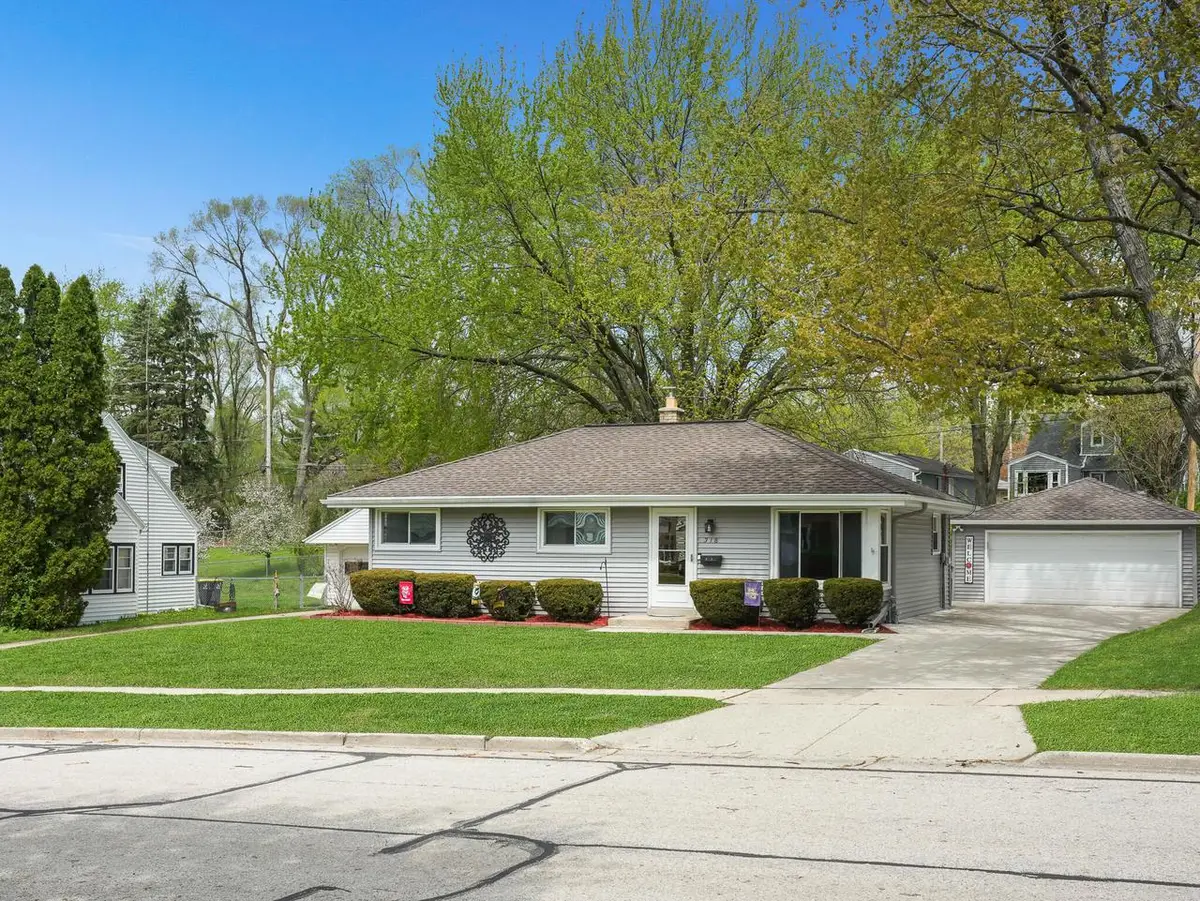 318 Dodie DRIVE, Waukesha, WI 53189 - #1