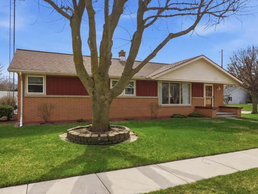 1001 Glenview DRIVE, Manitowoc, WI 54220 - #2