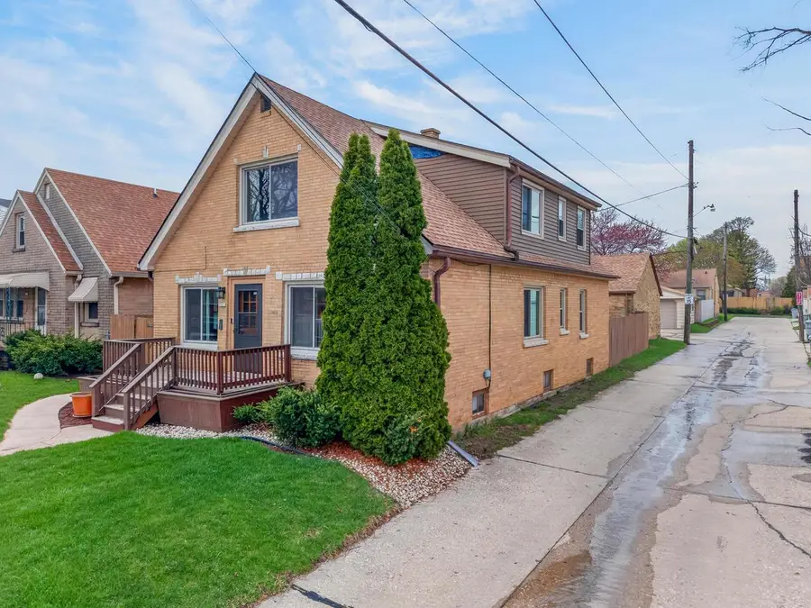 3521 S 11th STREET, Milwaukee, WI 53221 - #3