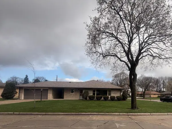 3033 S Stratton DRIVE, Milwaukee, WI 53219