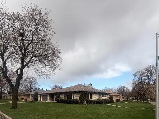 3033 S Stratton DRIVE, Milwaukee, WI 53219 - #3